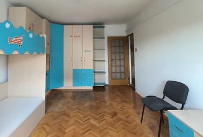 Apartament cu 3 camere decomandat în Soarelui