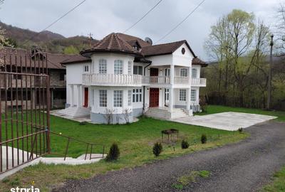 Casă cu 7 camere cu Teren 1209 Mp în Petros - 3