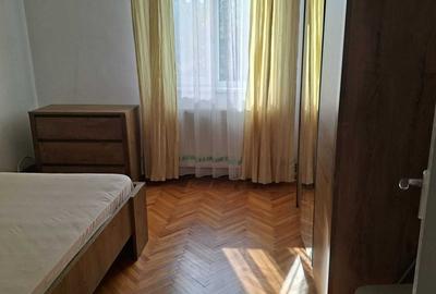 Apartament cu 3 camere semidecomandat în Central - 2