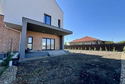 Casă cu 4 camere cu Teren 316 Mp în Săcălaz