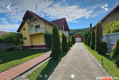 Casă cu 9 camere cu Teren 1600 Mp în Budești