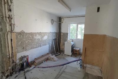 Apartament cu 3 camere decomandat în Drăgășani - 1
