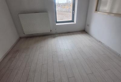 Spațiu industrial, de 1,400 mp, în Zona Industrială - 20