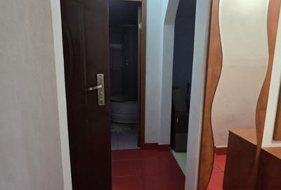 Apartament cu 3 camere decomandat în Micro 6