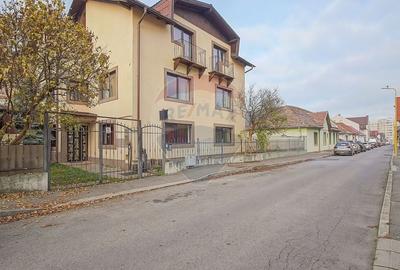 Casă individuală cu 12 camere cu Canalizare în Astra - 1