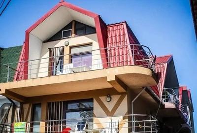 Casă cu Teren 300 Mp în Central