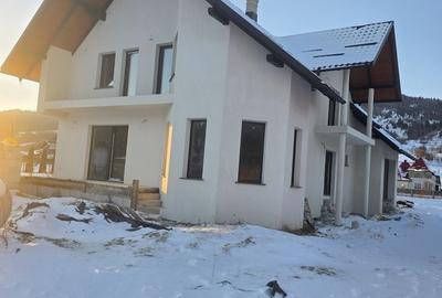 Casă cu 5 camere cu Teren 1300 Mp în Brodina - 1