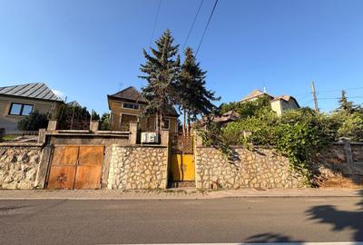 Casă individuală cu 3 camere cu Canalizare în Central