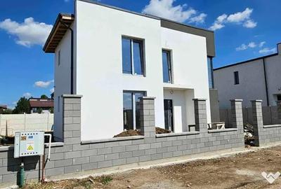 Casă cu 4 camere cu Teren 363 Mp în Central