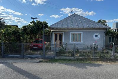 Casă cu 4 camere în Săvinești