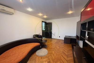 Apartament cu 3 camere decomandat, mobilat în Calea București