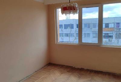 Apartament cu 3 camere semidecomandat în Siret - 4