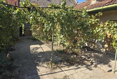 Vand casa in Jimbolia str Republicii. - 2