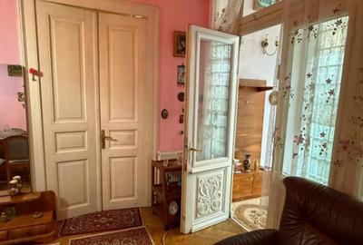 Casa centrala cu teren generos - 800 mp teren - 15