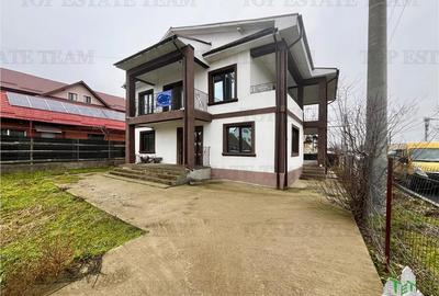 Casă cu 8 camere cu Canalizare în Lumina - 2