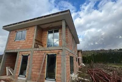 Casă cu 4 camere cu Teren 350 Mp în Central - 15