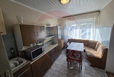 Casă cu 5 camere cu Teren 1233 Mp în Vest - 2