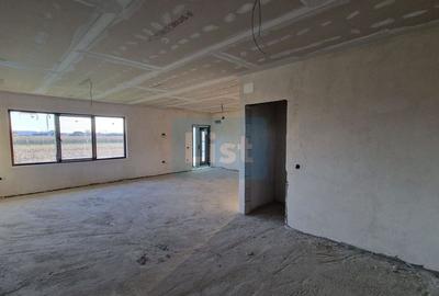 Casă cu 3 camere cu Teren 900 Mp în Cătălina - 2