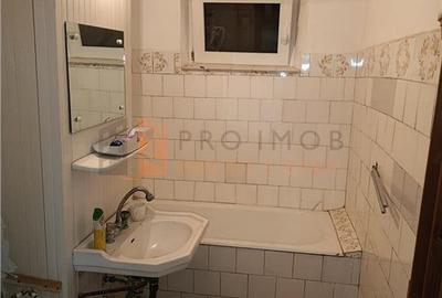 Apartament cu 3 camere semidecomandat în Micro 3 - 6
