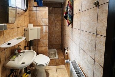 Casă cu 6 camere cu Canalizare în Plopi - 4