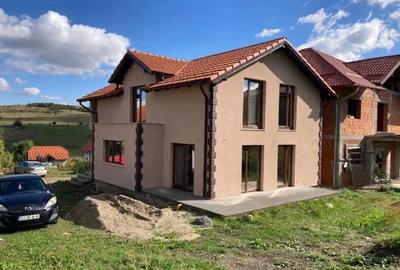 Casă cu 3 camere cu Teren 450 Mp în Central - 2