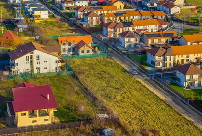 Teren Construcții intravilan de 885 mp, în Central - 13