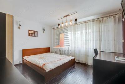 Apartament cu 2 camere decomandat în Victoriei
