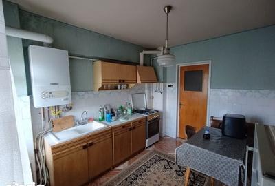 Apartament cu 4 camere decomandat în Progresul - 7