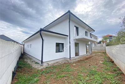 Casă cu 4 camere cu Canalizare în Vasile Aaron - 8