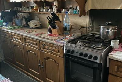 Casa cu etaj, teren 357 mp , pretabila - clinica, birouri, l - 8