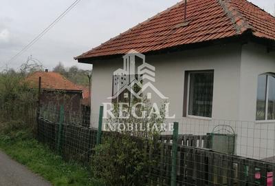 Casă cu 2 camere cu Teren 17600 Mp în Lelese