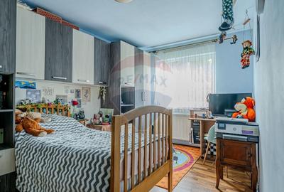 Apartament 2 camere, decomandat, parter + beci + 2 parcari =74,000