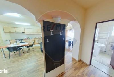 Casă cu Teren 818 Mp în Central - 4