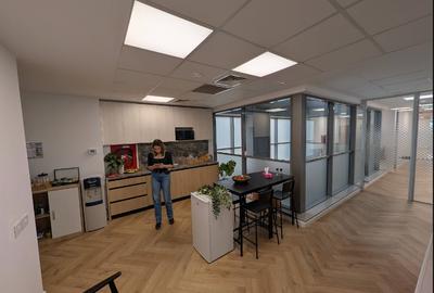 Birou, de 135 mp, în Universitate - 2
