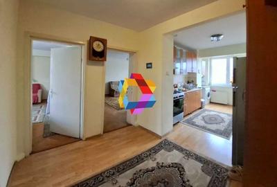 Apartament 3 camere de vânzare - zona Centrul Civic - bloc tip vila - 91 mp - 2