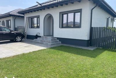 Casă cu 4 camere cu Teren 306 Mp în Tunari