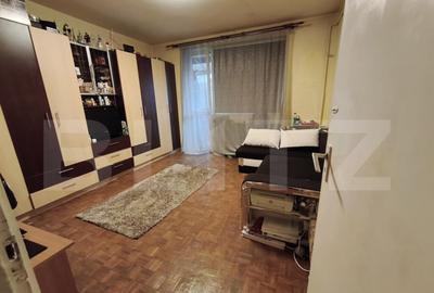 Apartament de vanzare, 3 camere decomadate, 61 mp, zona - Gh - 1
