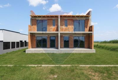 Duplex cu 8 camere în Tărlungeni