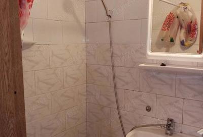 Ap. 2cam. ( Studen?esc!) Ofer chirie. Zona vivo. Pre? 200 euro - 3