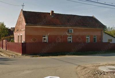Casă cu Teren 2017 Mp în Sacoșu Mare - 1