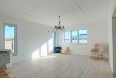 Casă cu 5 camere cu Canalizare în Central