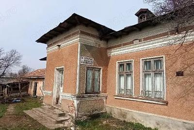 Casă cu 9 camere cu Teren 3100 Mp în Segarcea-Deal - 1