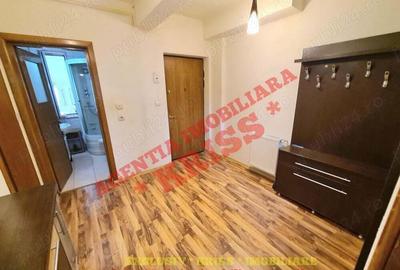 Apartament cu 3 camere decomandat în Craiovei - 4