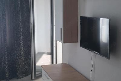 Garsonieră decomandată în Roșu