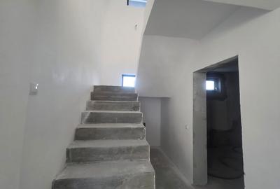 Casă cu 4 camere în Spătaru - 8