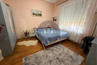 Apartament la casa, Medias - 2