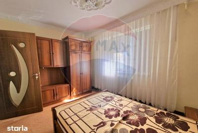 Apartament cu 3 camere decomandat în Republicii
