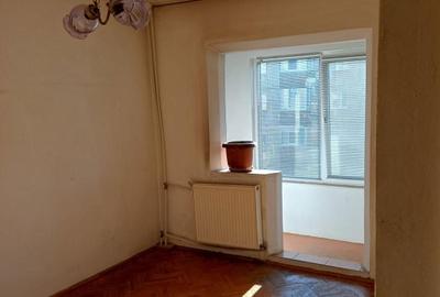 Apartament cu 3 camere decomandat în Decebal - 2