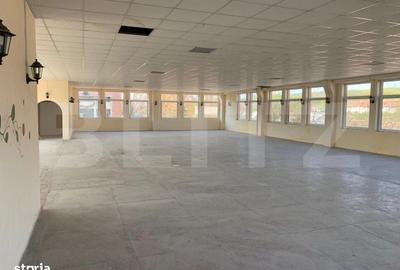 Spațiu comercial, de 750 mp, în Central - 4