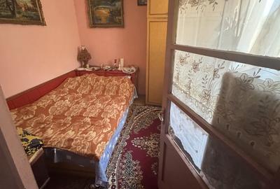 Casă cu 4 camere cu Teren 1400 Mp în Hulubești